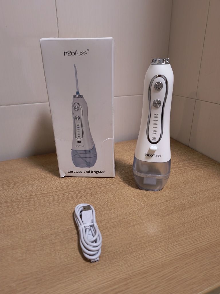Иригатор за уста H20floss HF-6, 5 дюзи, 5 степени на налягане, Резерво