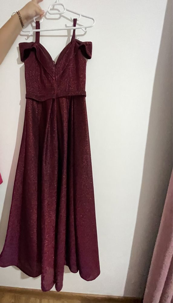 Vand rochie de seara,lunga,in stare buna.