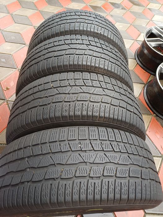 Vând 4 anvelope de iarna 225 55 r16 CONTINENTAL