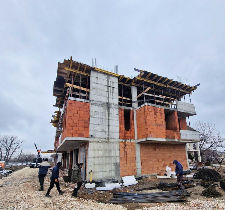 Продава се Тристаен апартамент в Пловдив, Прослав - 104 кв.м за 1102 €/кв.м - Снимка #1