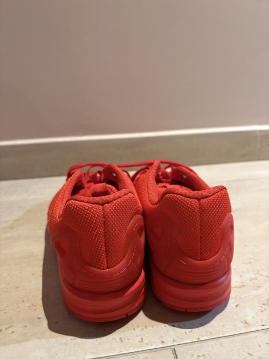 Продавам червени adidas обувки