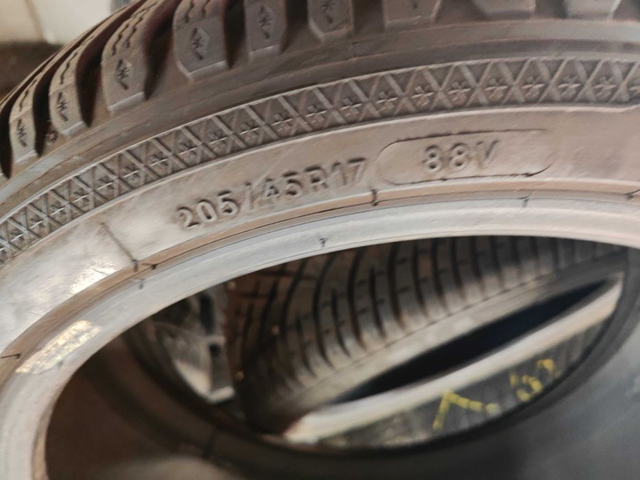 4бр.зимни гуми 205/45/17 Kleber