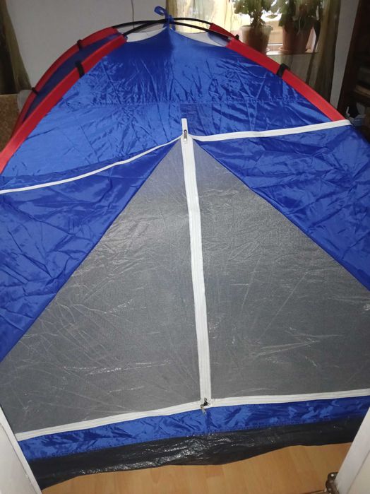 De vanzare cort pentru 2 persoane aproape nou ,stare impecabila.