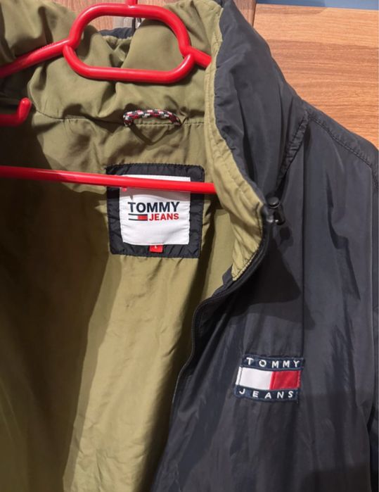 Vând geaca Tommy Jeans