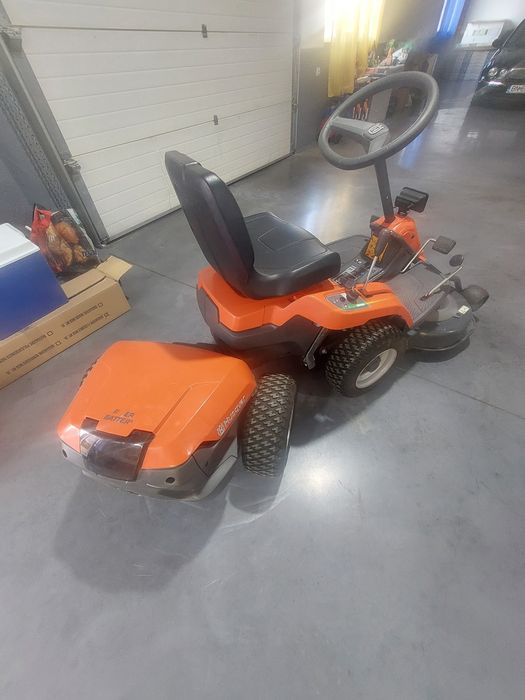 Cositoare gazon cu acumulator Housgvarna.