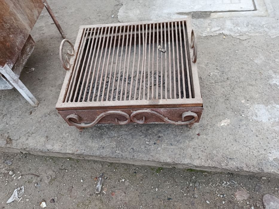 Продаётся мангал железный печь в хорошем состоянии
