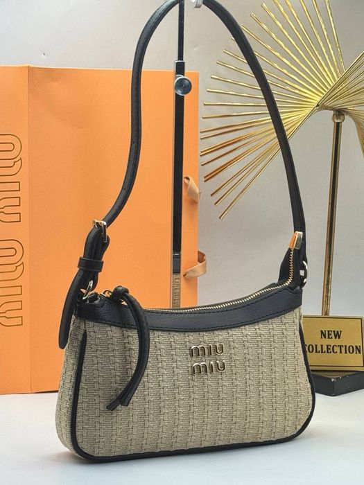 Geanta Miu Miu noua !!! Dimensiuni 24/15 !!!