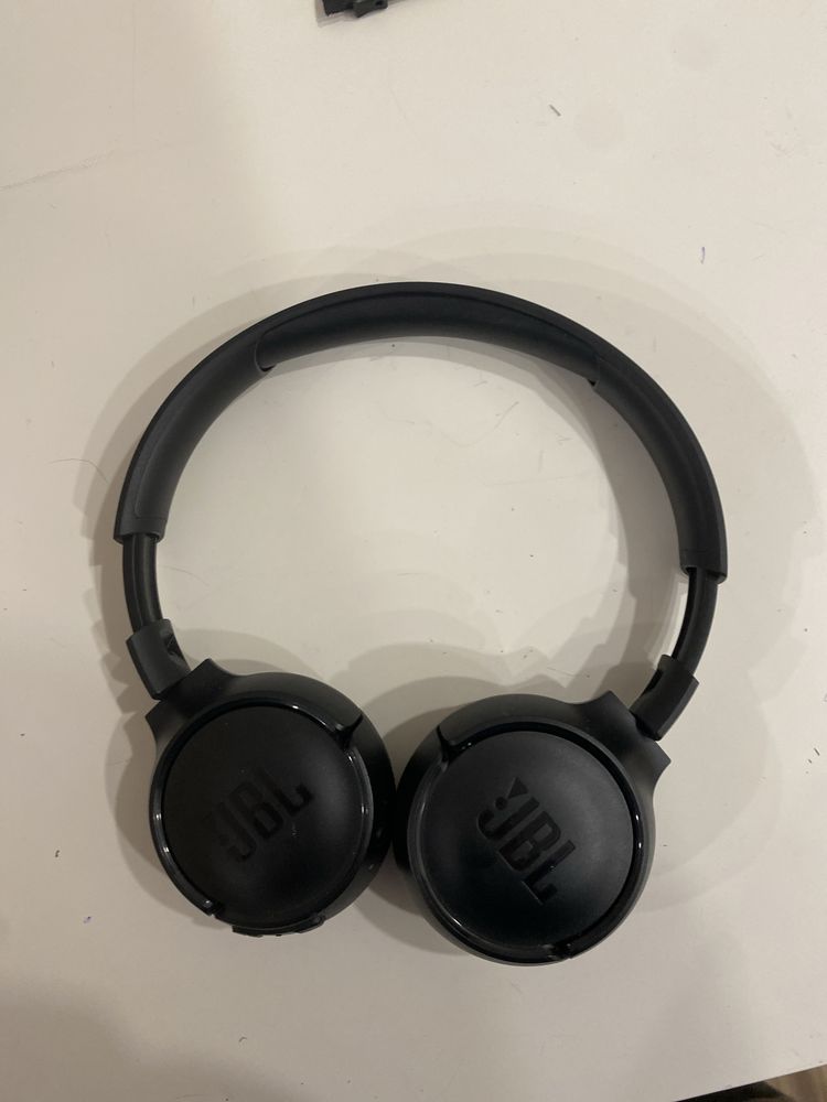Наушники JBL почти не использовались  как нов︎ые