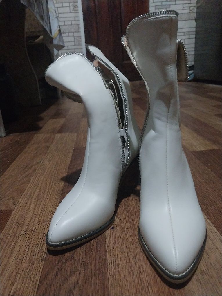 Обувь белая новая