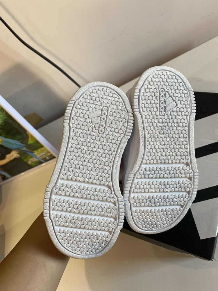 Нови детски кецове Adidas
