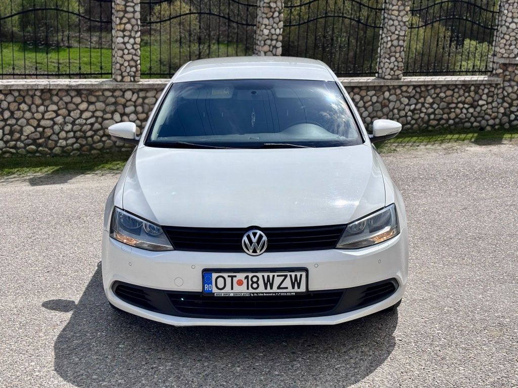 Volkswagen Jetta VI 1.6 diesel 2012 alb