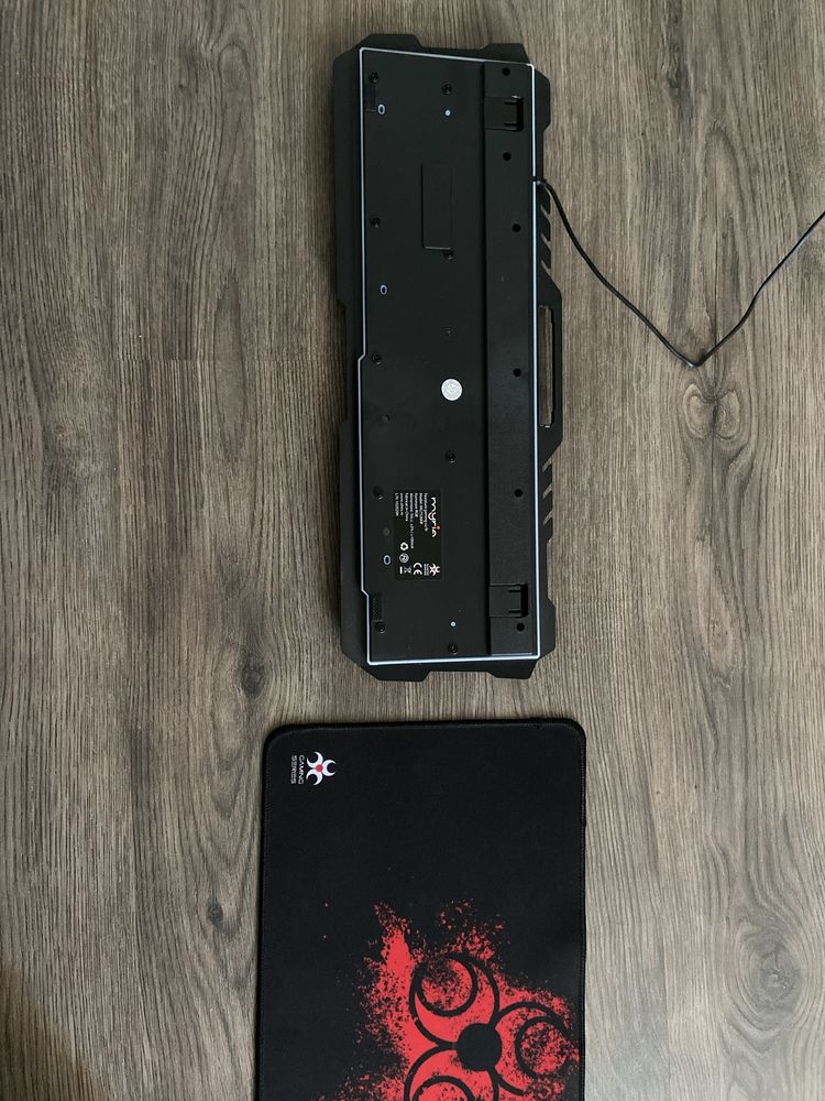 Tastatura gaming si mouse pad myria