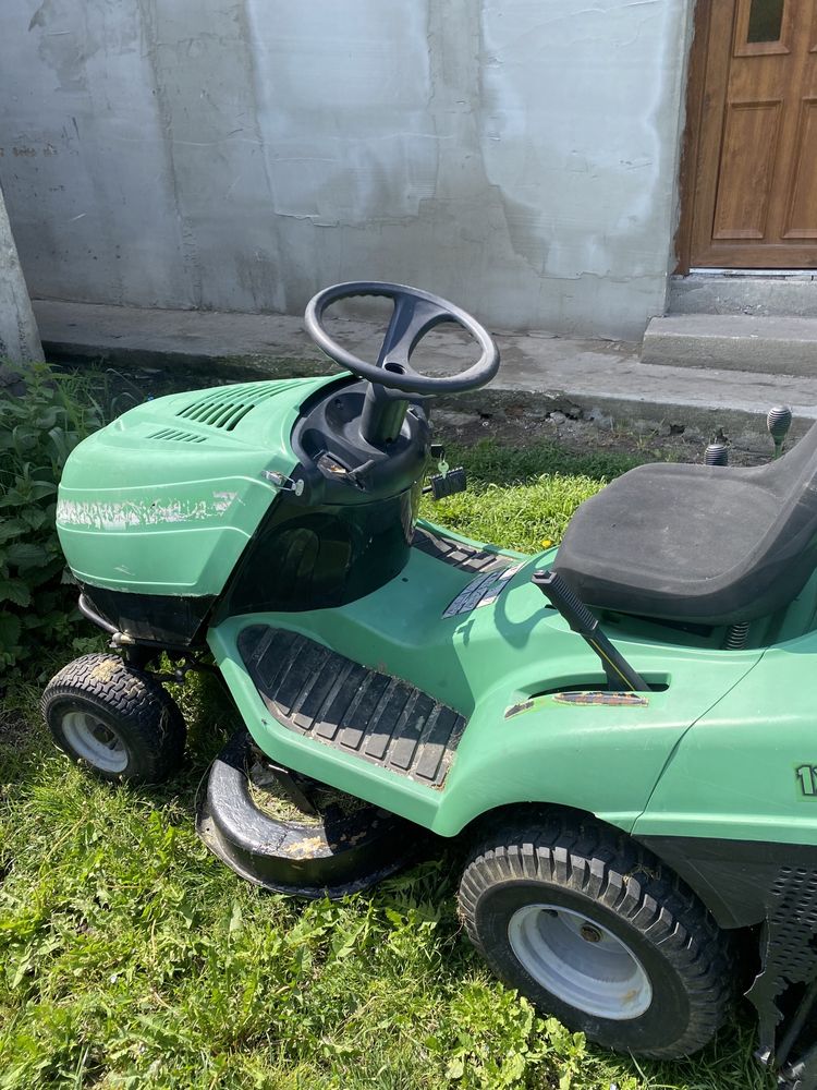 Vand tractoras de tuns iarba