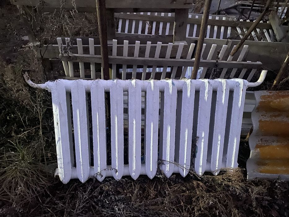 Продам чугунную батарею