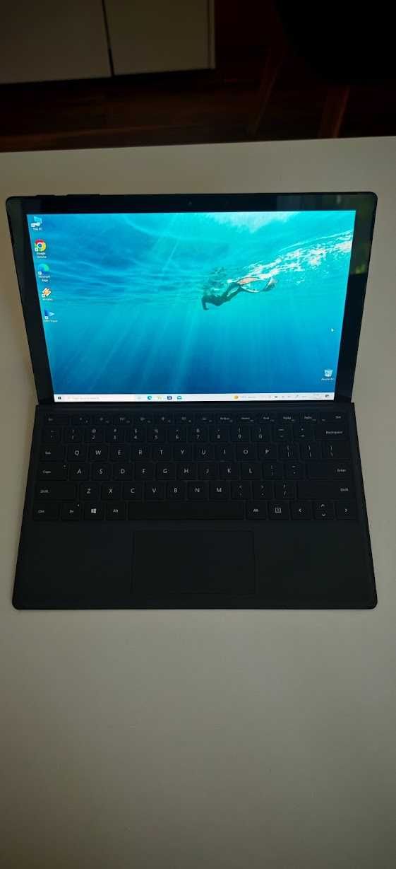 Продавам 2&1 Microsoft Surface I7 8650U up 4.2/16Gb/512Gb/Нова Батерия