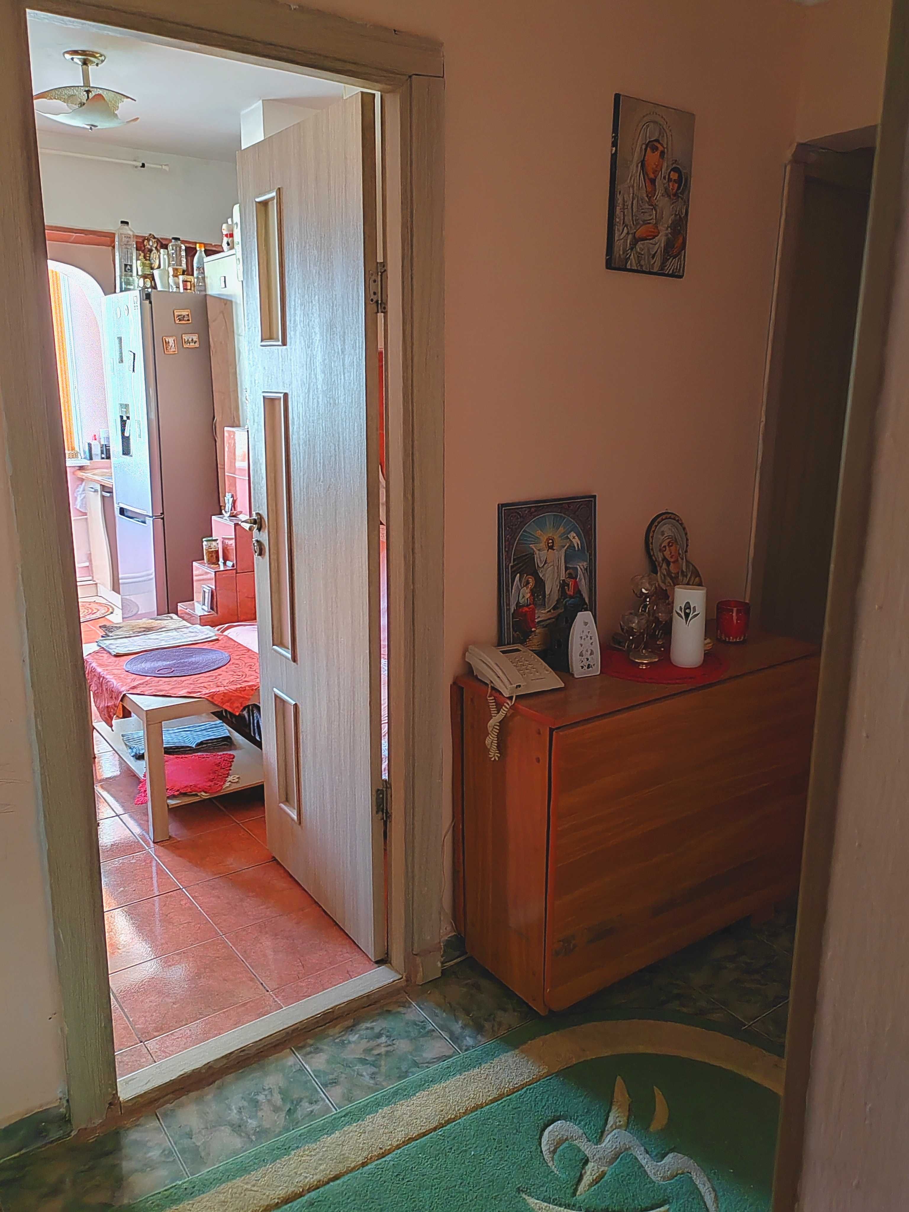 Apartament cu 2 camere decomandat, confort1 !