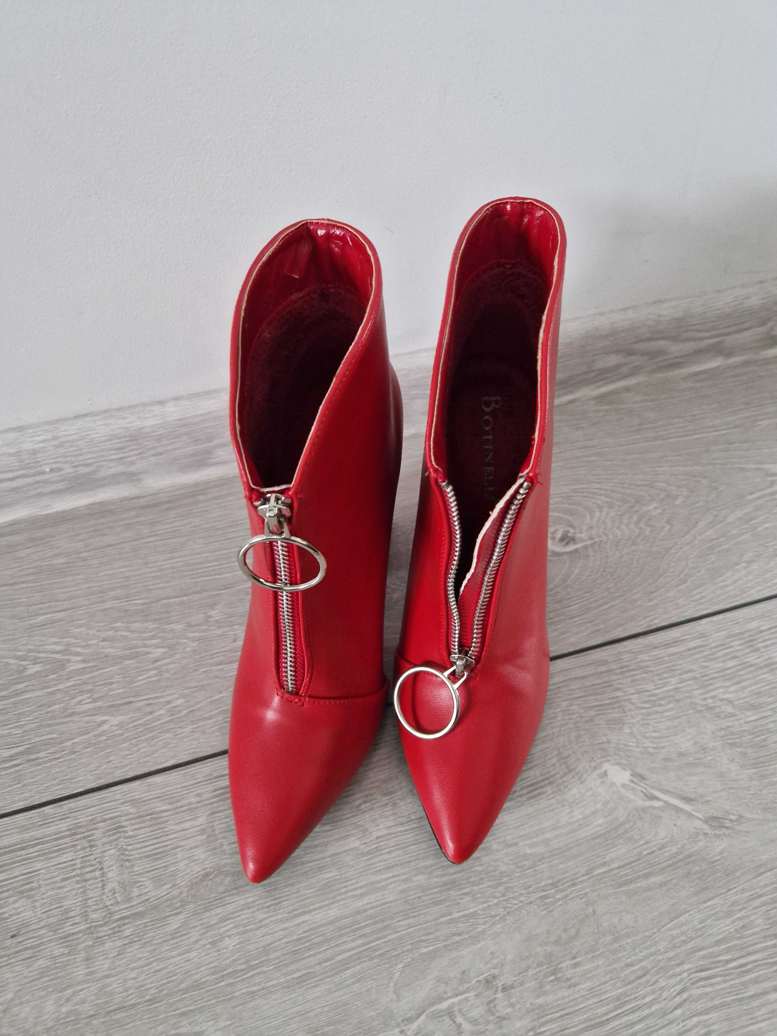 Botine / ghete rosii toc gros si varf ascutit marime 37