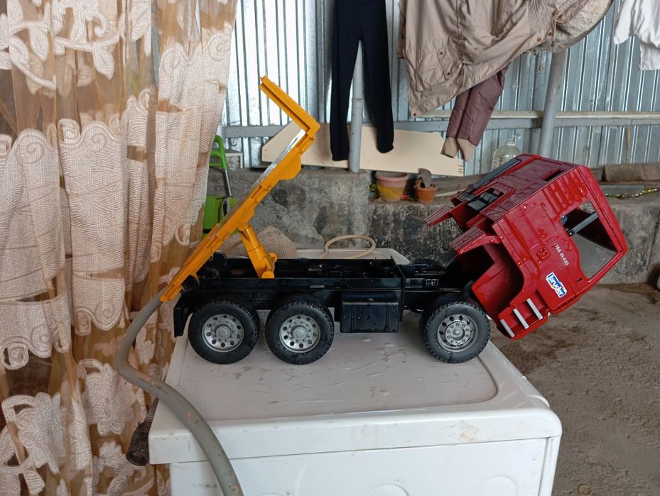 Продам игрушки брудер торг уместен