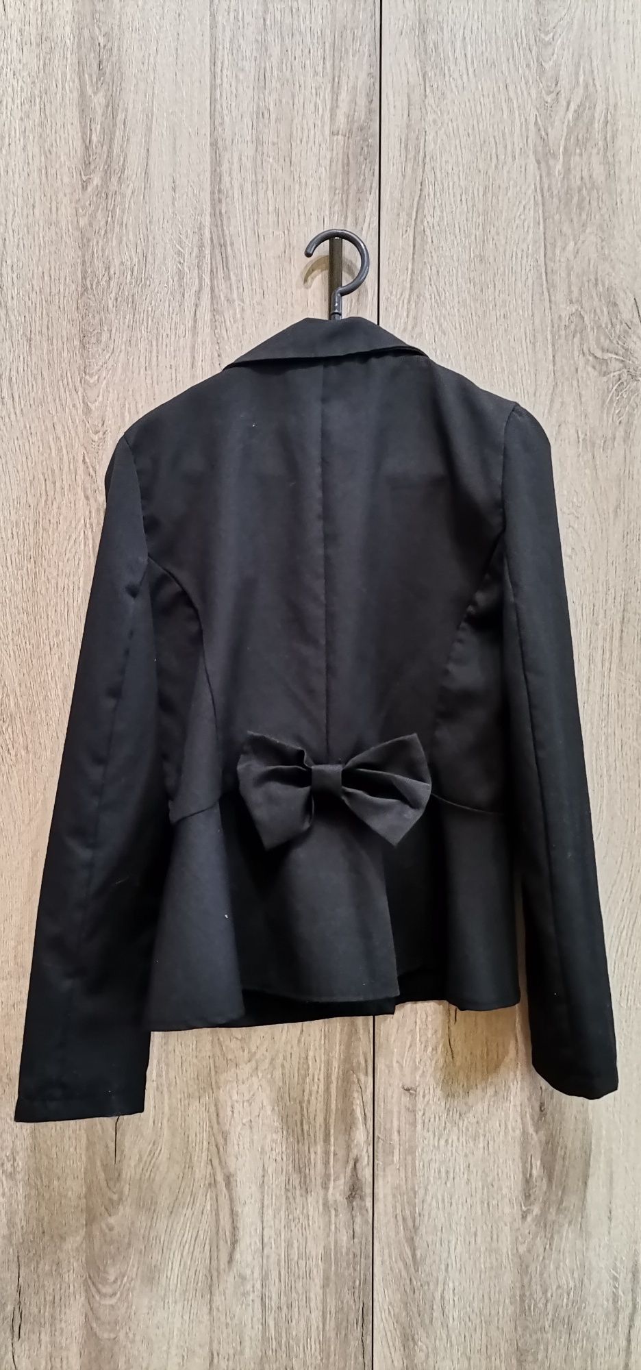 Черно сако с панделка