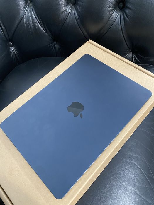 MacBook Air 13-inch / Apple M2 / 8 GB/ 256 GB / Ca nou |