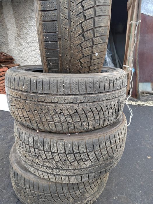 Зимни гуми 225/40 R18   92V XL M+L 4броя