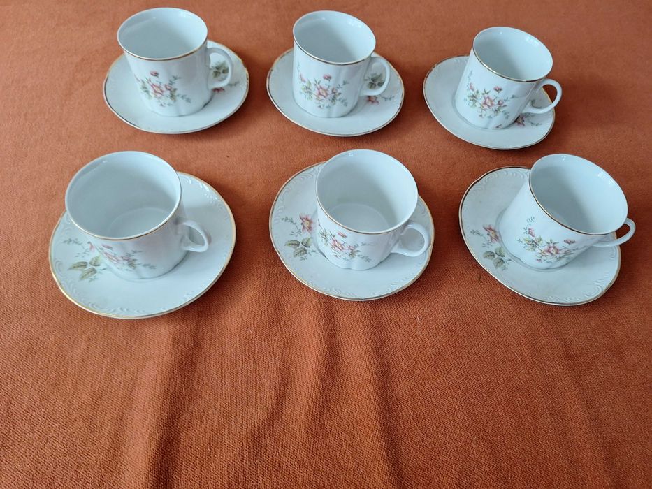 Serviciu pentru servit cafea din portelan, vechi, model deosebit