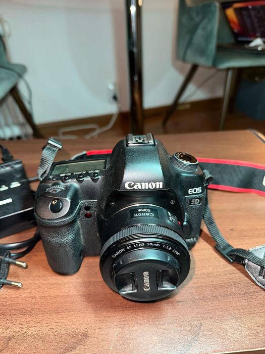 Canon 5D Mark II + obiectiv Canon EF 50mm f/1.8 STM