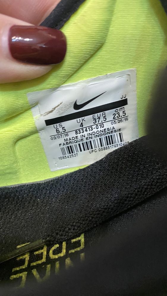 Продам кроссовки Nike для фитнеса