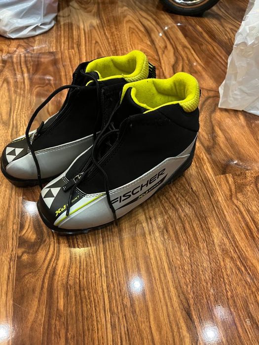 лыжные ботинки