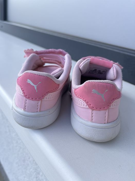 Vând adidași Puma pentru fetite marimea 23