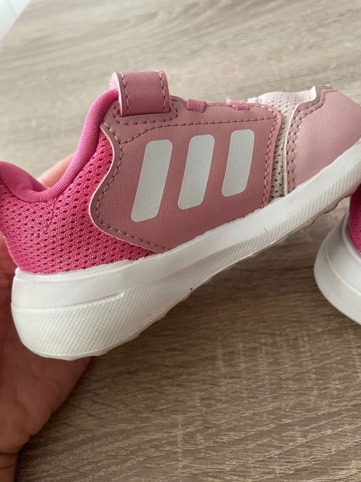 Маратонки адидас