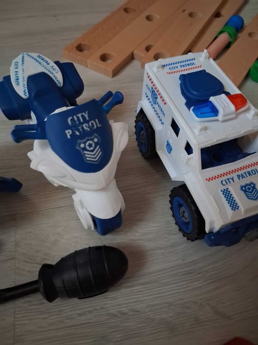 Lot jucarii din lemn de construit/ piese constructii