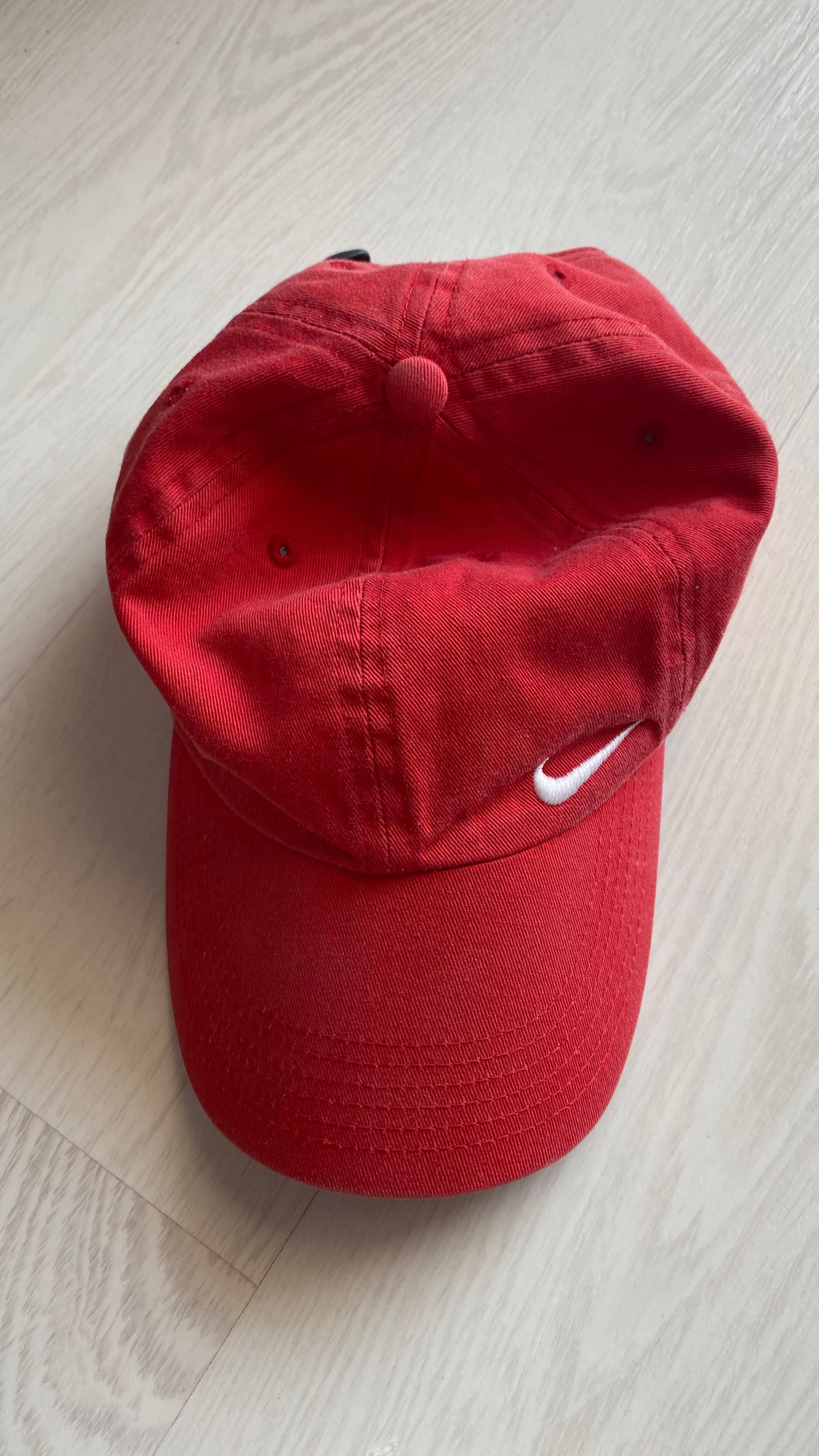 Șapcă roșie Nike