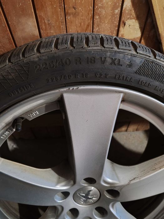 Продавам оригинални джанти за Пежо 308 SW със зимни гуми 225/40/18