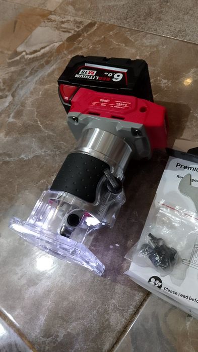 Freza canturi milwaukee cu o baterie de 6A