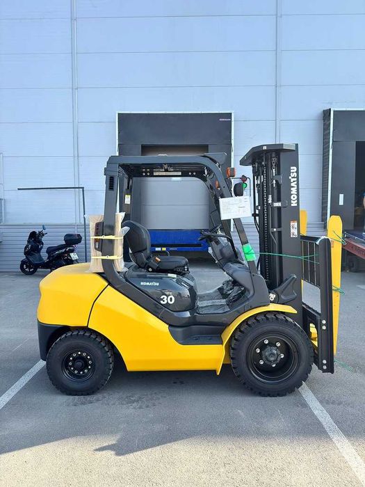 Дизельный погрузчик Komatsu FD30T-17