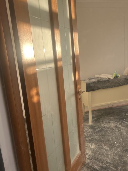 Двери шпон б/у со стеклом  80/200 см  3 шт