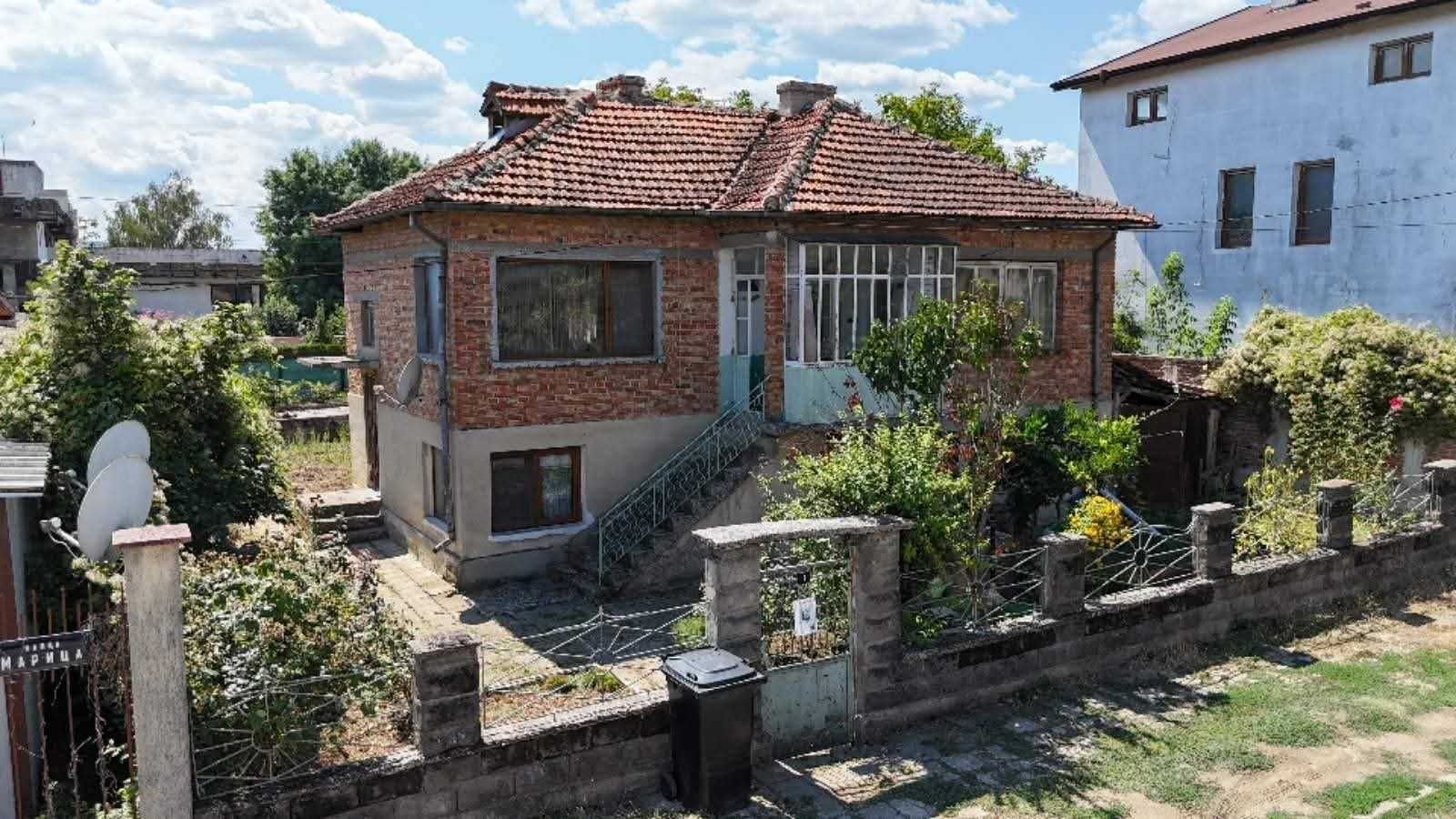 Продавам двуетажна къща