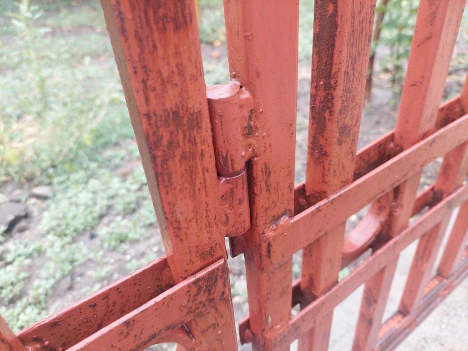 Poarta din teava rectangulara 4.20 m cu usa acces pietonal inclusa.