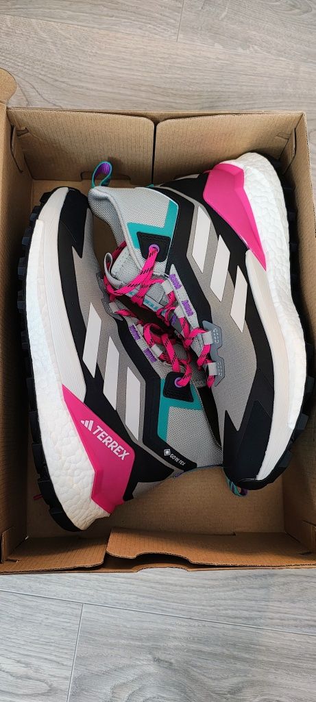 Adidas Terrex cu Gore-tex