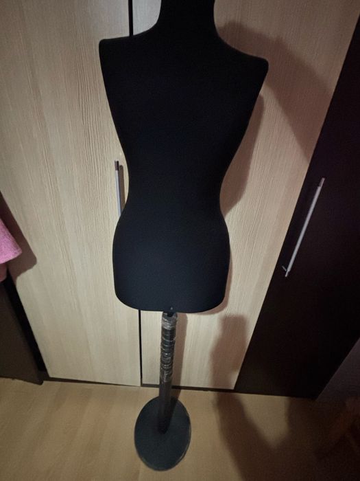 Продавам Стойка за Рокля