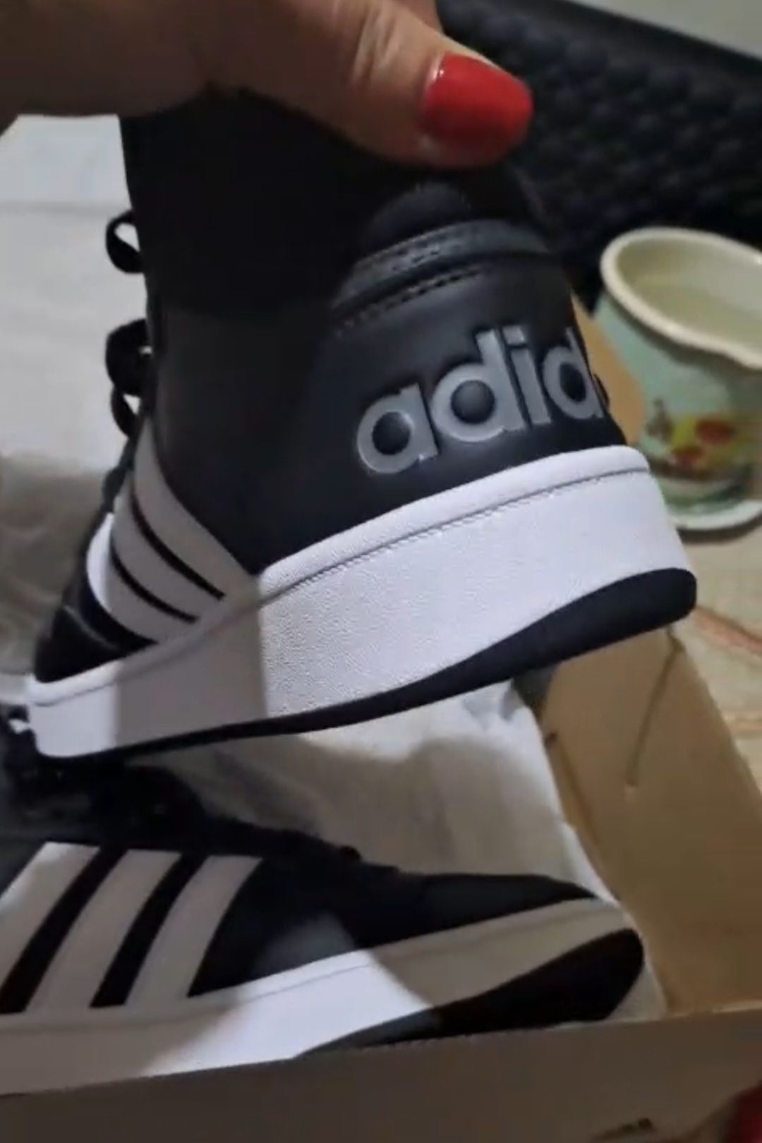 Adidasi Adidas noi