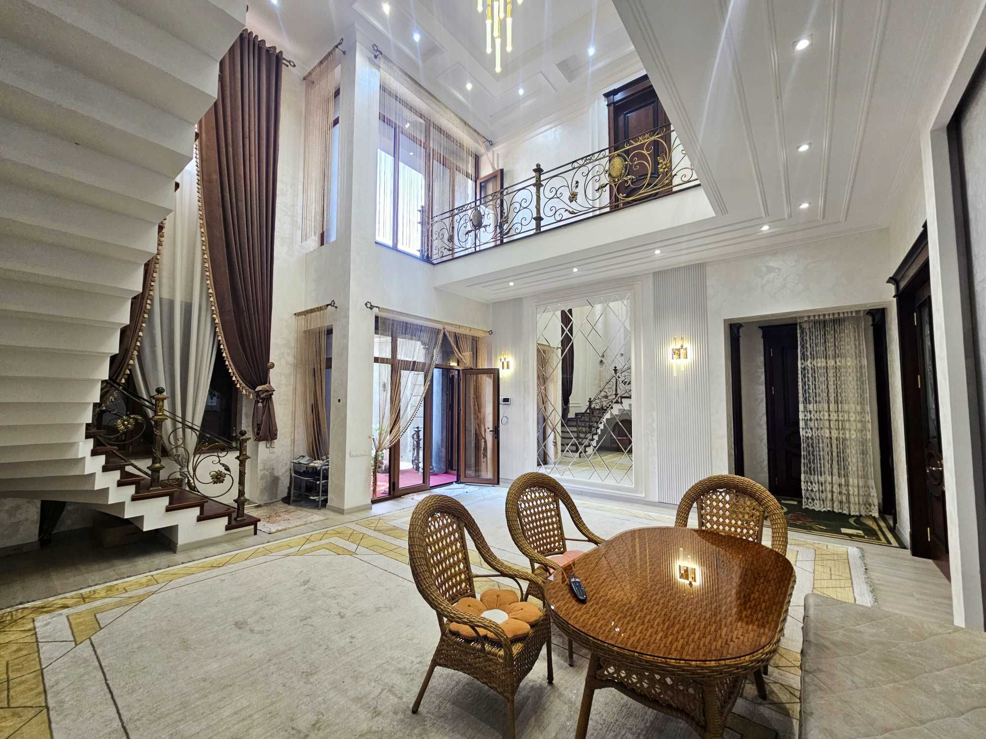 Ijaraga bino/uy: 2 qavat, 250 m², Ofis/Studio/Yashashga. Beruniy Metro