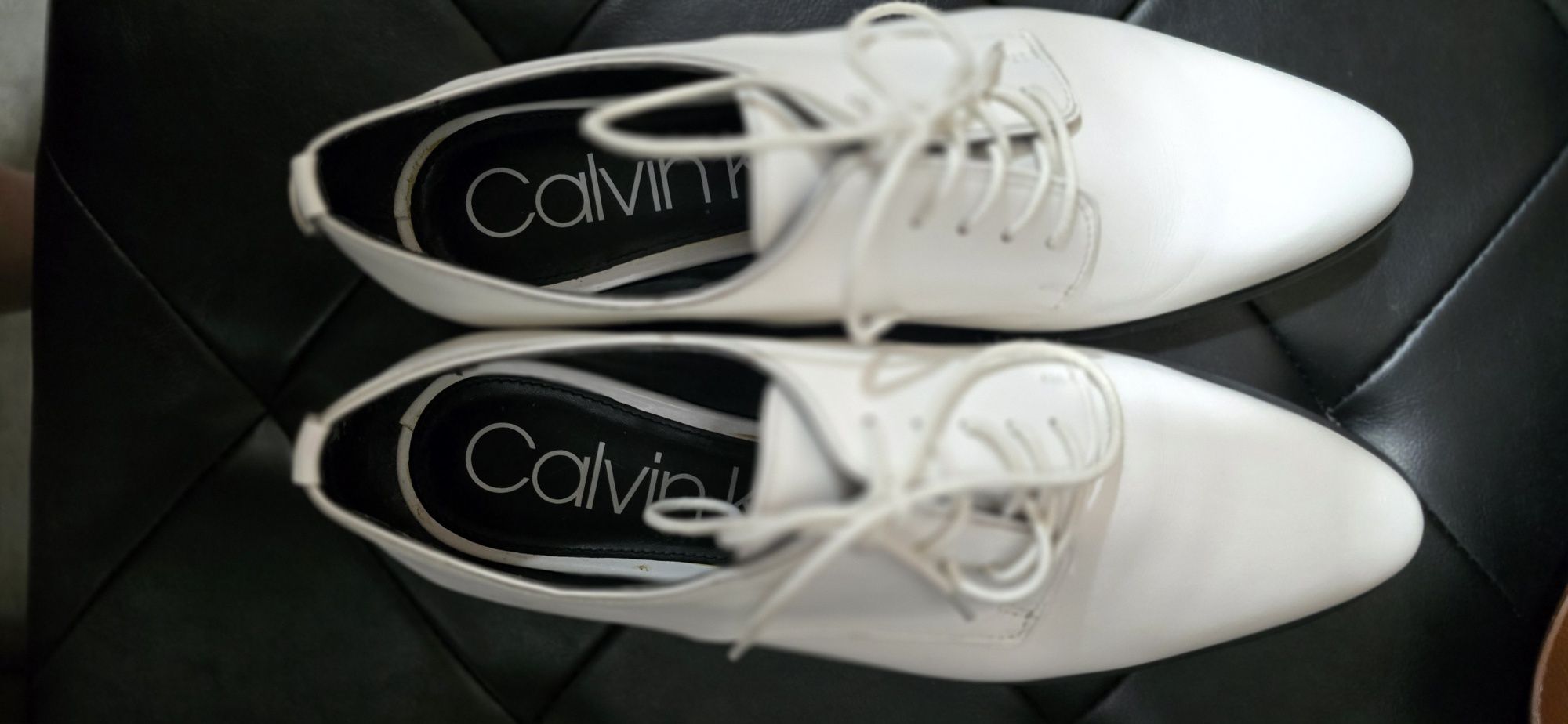 Vând pantofi Calvin Klein
