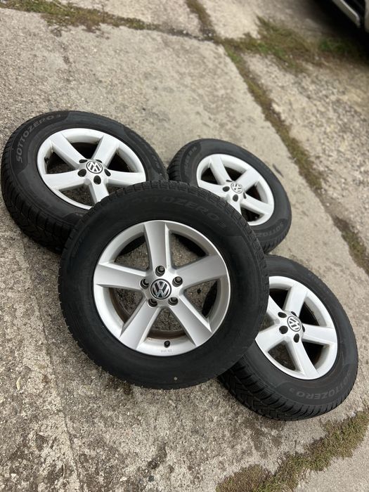 VW Tiguan  Лети джанти със зимни гуми 215/65/16  DOT19