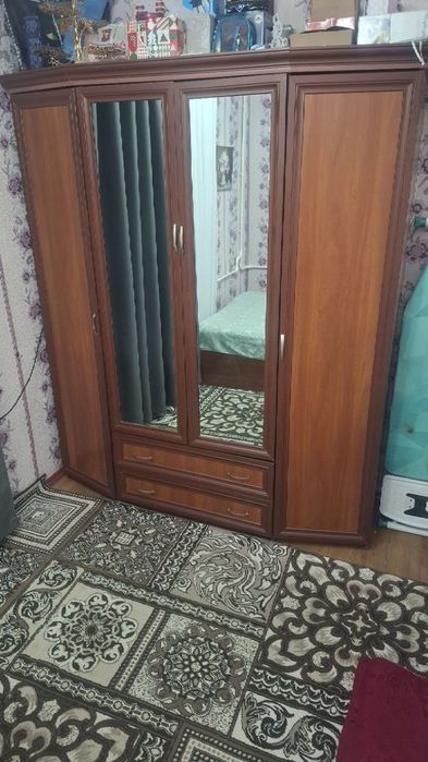 Срочно продаëтся : кровать со шкафом