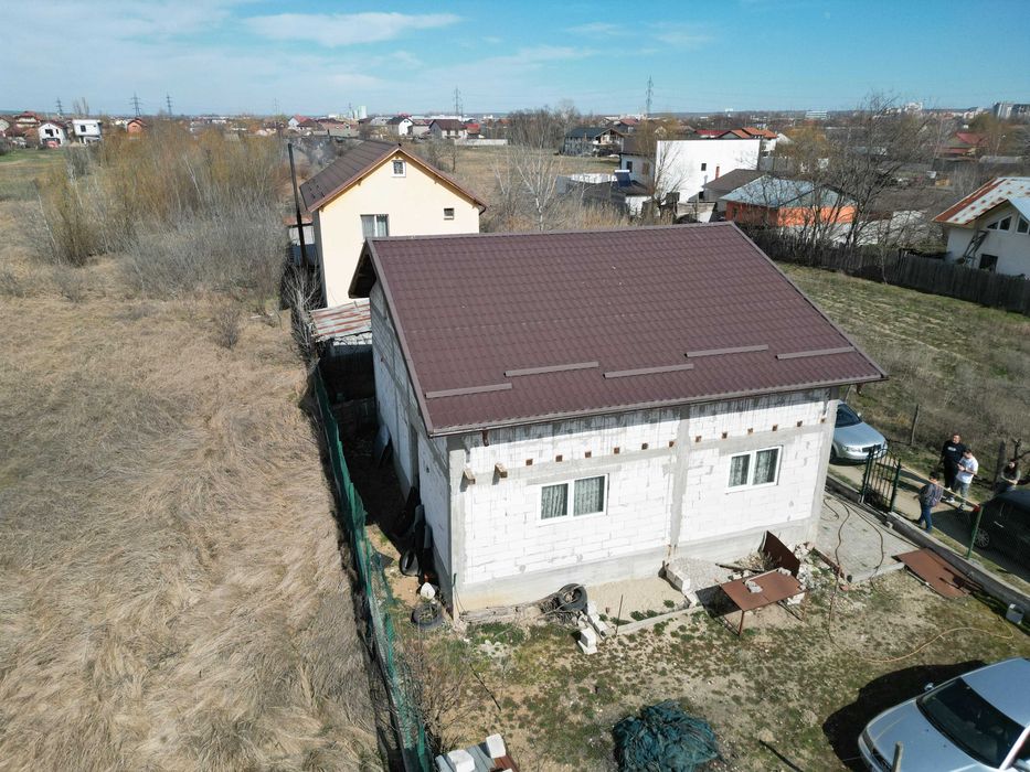 Casa la rosu - Brestei