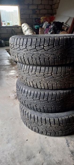 Продам резину на 15. Без шипов.