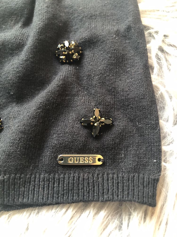 Дамска шапка Guess