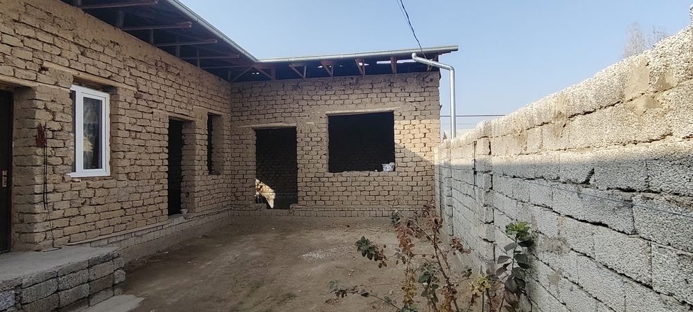 Yangihayot 0.5 sotiq yer uchaska sotiladi